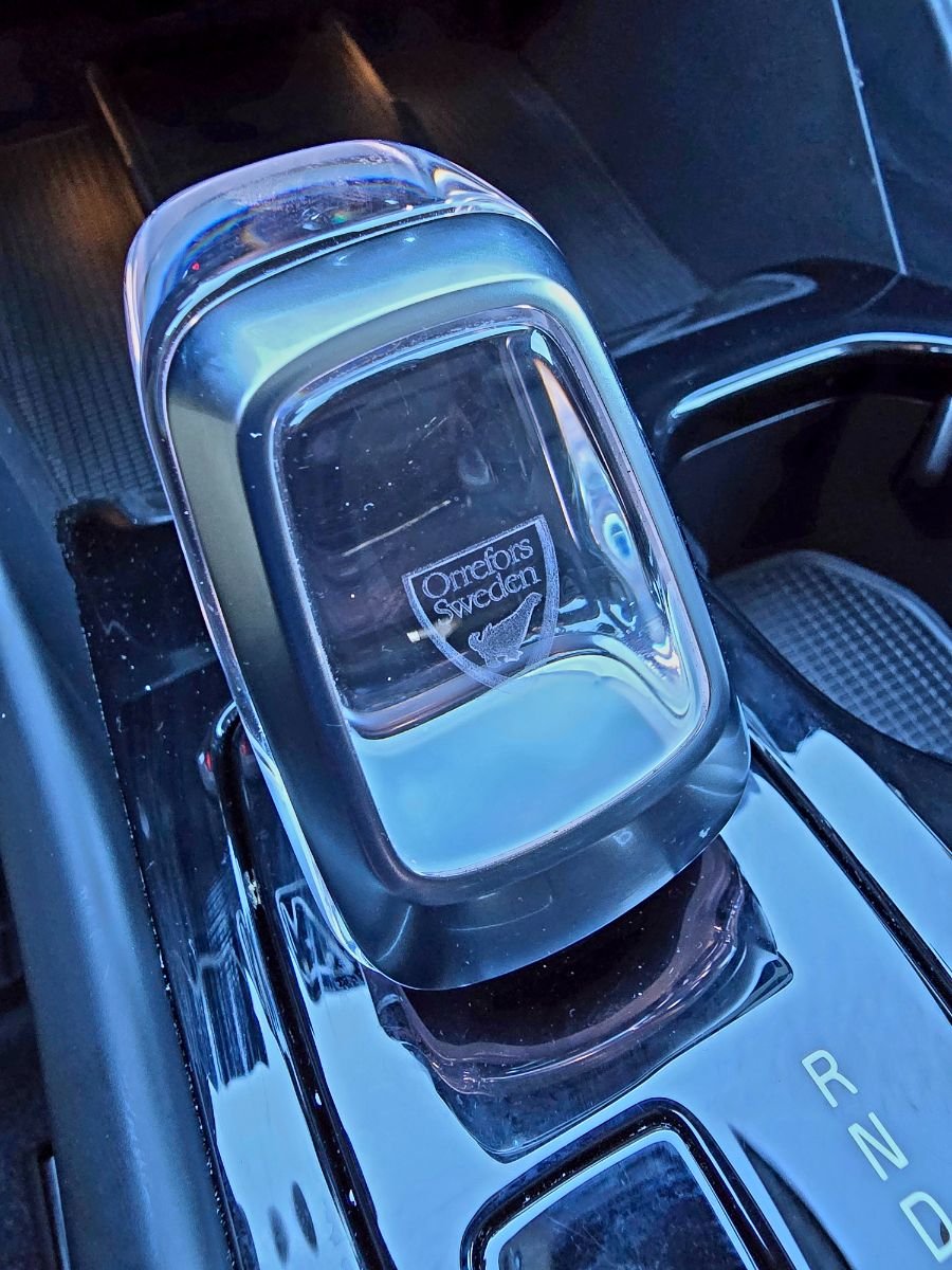 2025 Volvo XC40 PLUS DARK THEME-30