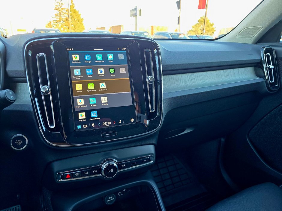 2025 Volvo XC40 PLUS DARK THEME-28