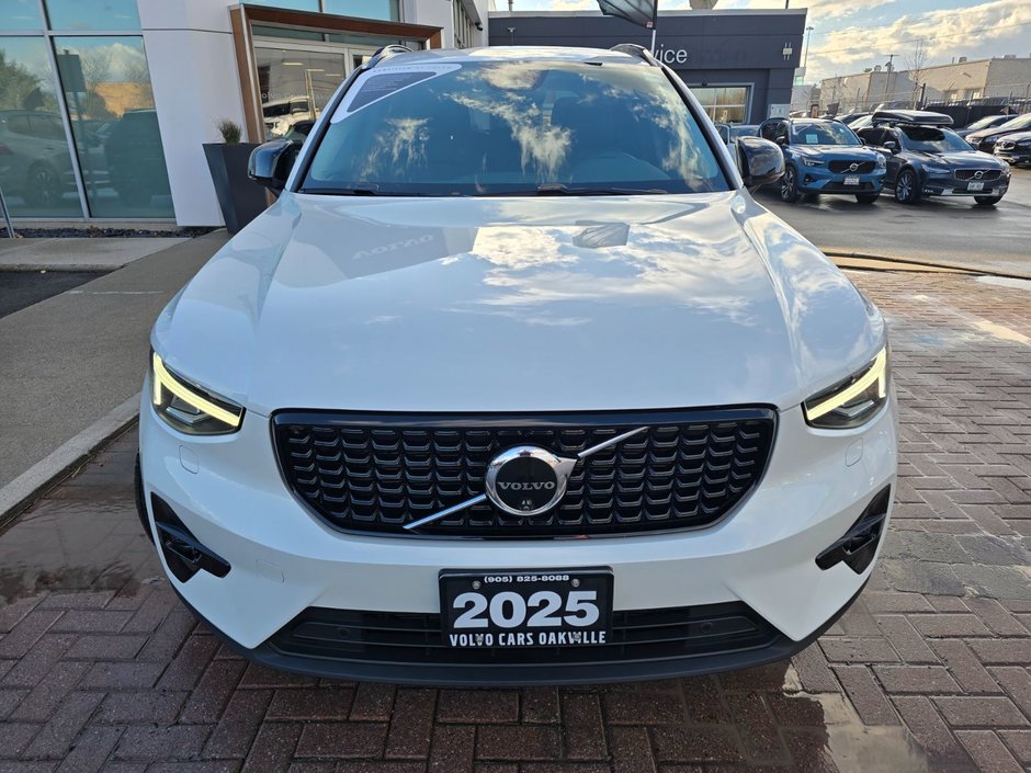2025 Volvo XC40 PLUS DARK THEME-3