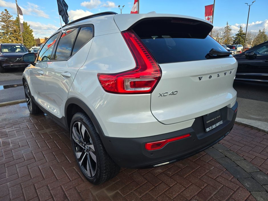 2025 Volvo XC40 PLUS DARK THEME-11