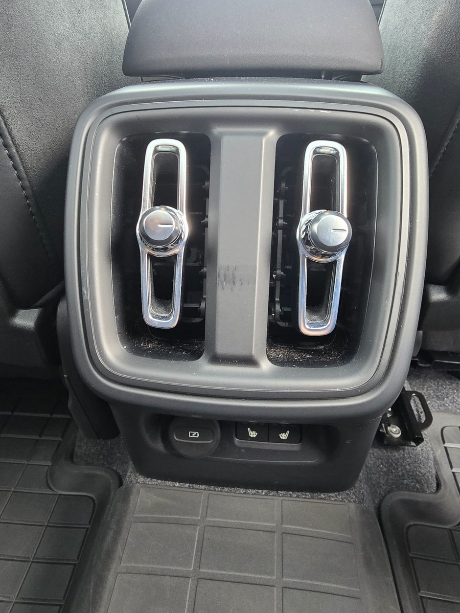 2025 Volvo XC40 PLUS DARK THEME-20