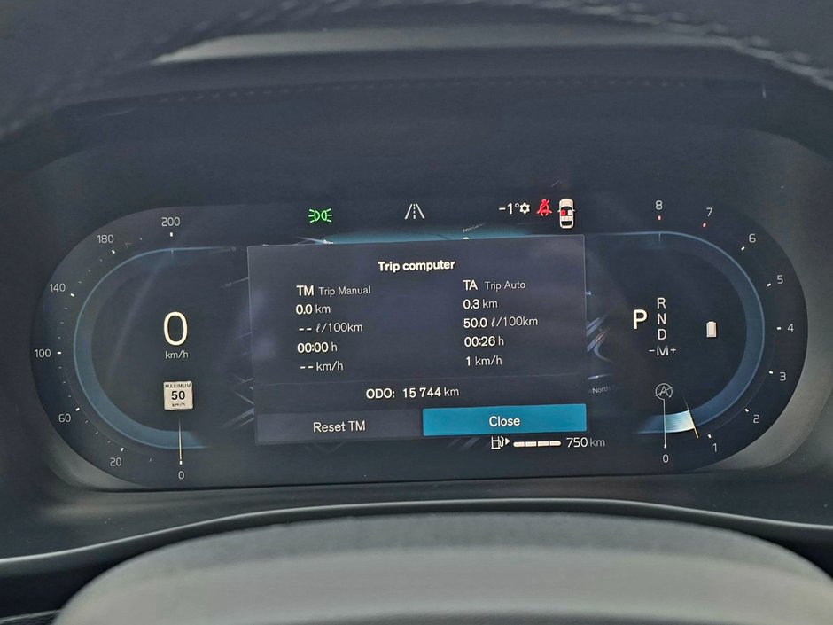 2025 Volvo XC40 PLUS DARK THEME-1