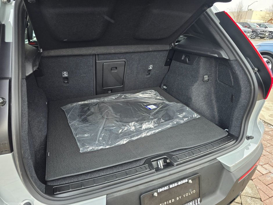 2025 Volvo XC40 PLUS DARK THEME-16