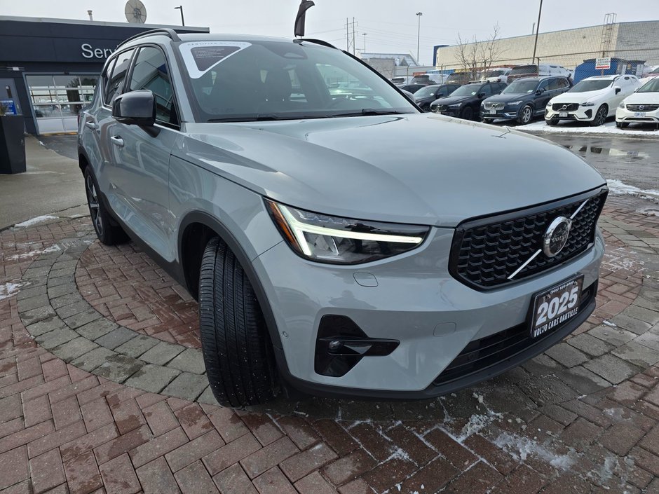 2025 Volvo XC40 PLUS DARK THEME-5
