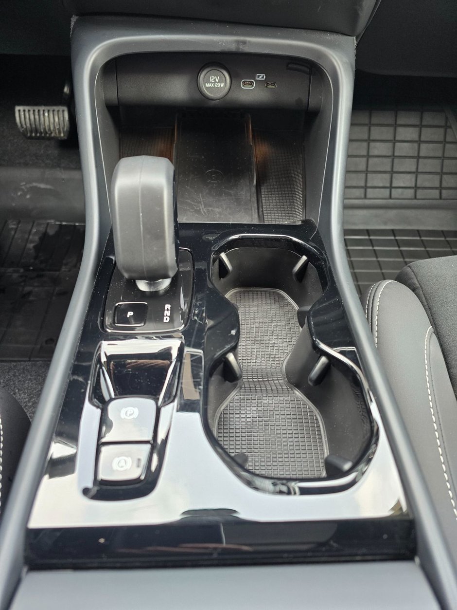 2025 Volvo XC40 PLUS DARK THEME-28