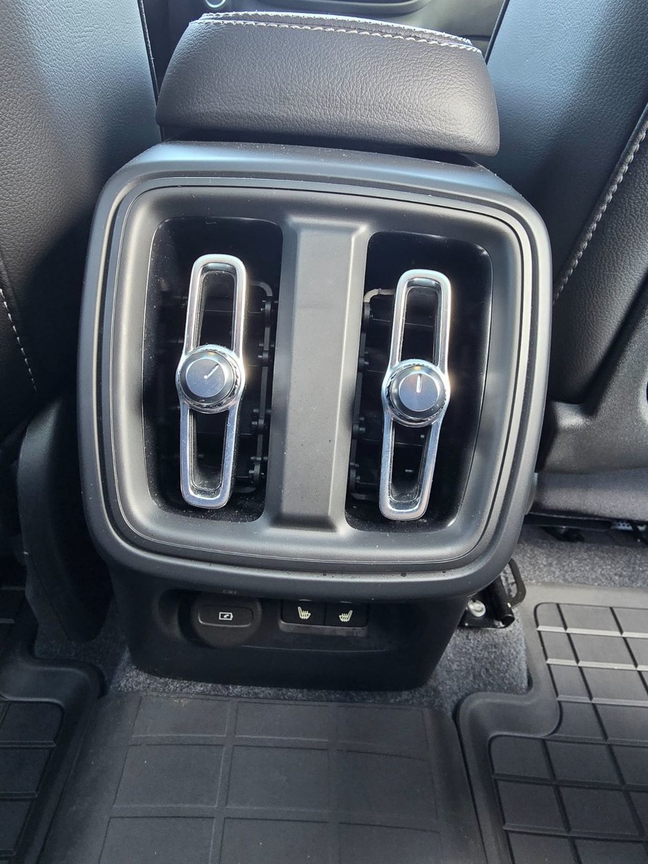 2025 Volvo XC40 PLUS DARK THEME-20