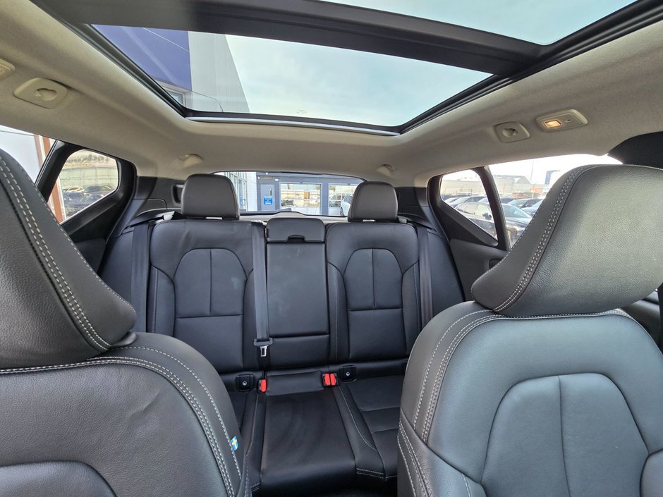 2025 Volvo XC40 PLUS DARK THEME-8