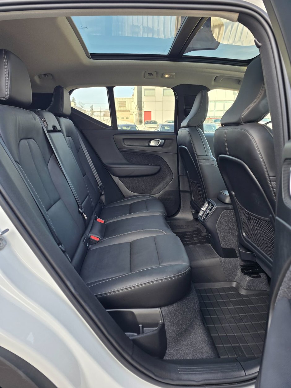 2025 Volvo XC40 PLUS DARK THEME-19