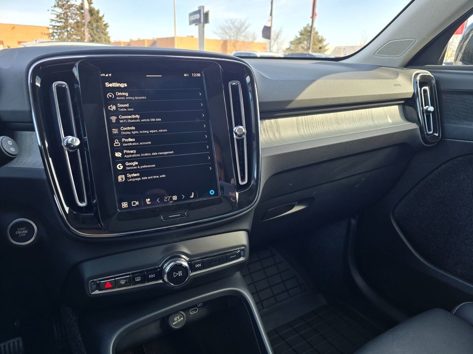 2025 Volvo XC40 PLUS DARK THEME-29