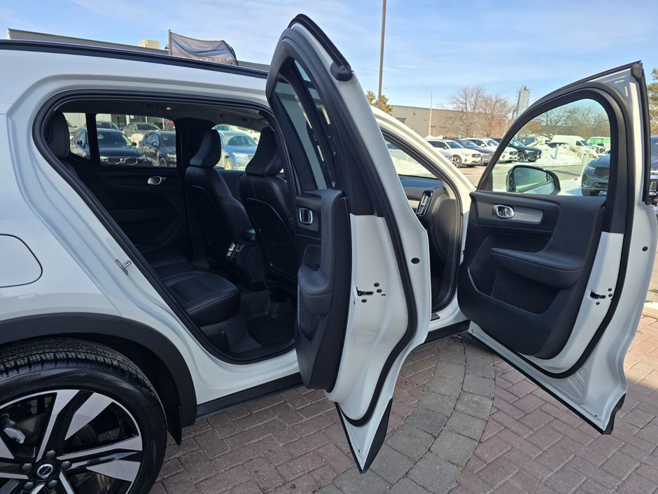 2025 Volvo XC40 PLUS DARK THEME-10