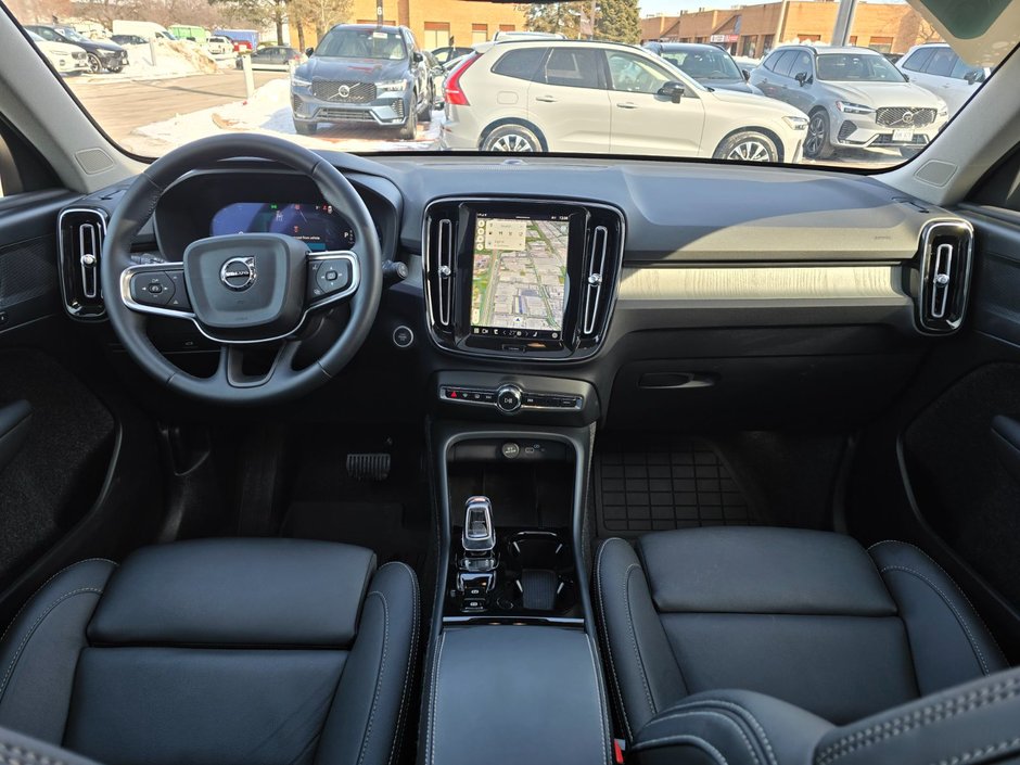 2025 Volvo XC40 PLUS DARK THEME-4