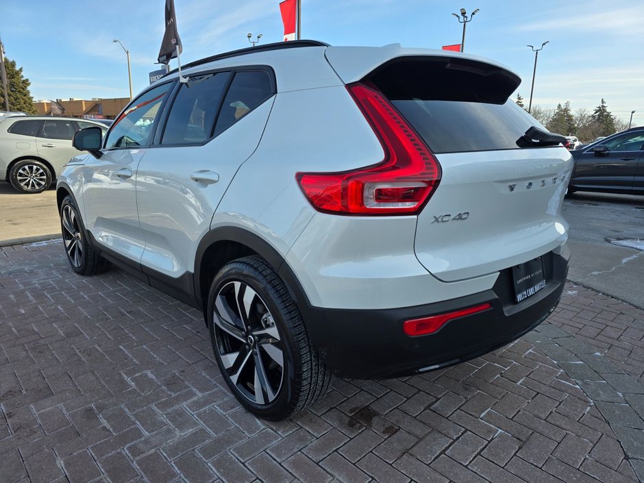 2025 Volvo XC40 PLUS DARK THEME-11