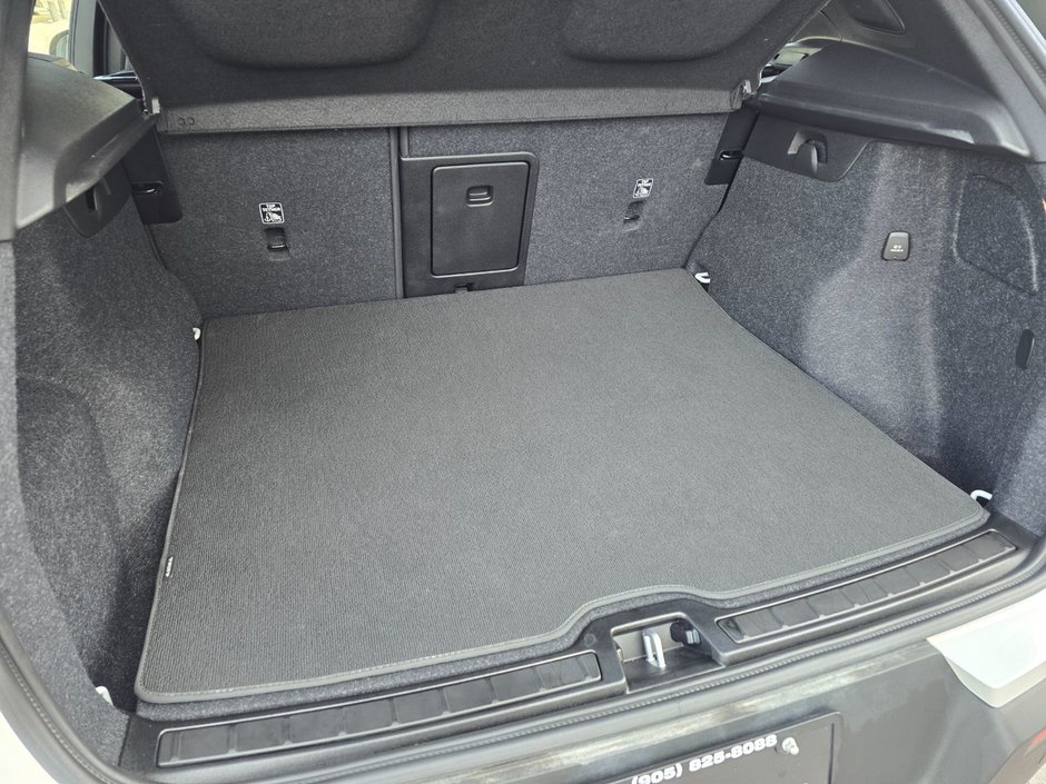 2025 Volvo XC40 PLUS DARK THEME-16