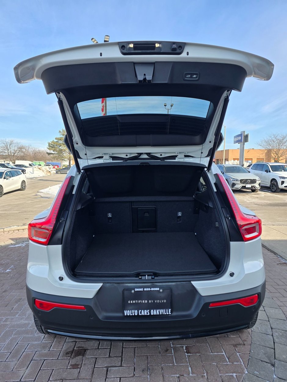 2025 Volvo XC40 PLUS DARK THEME-15