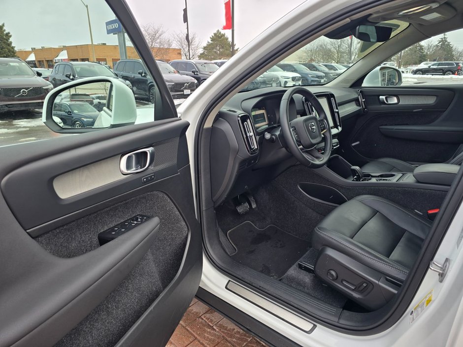 2025 Volvo XC40 CORE BRIGHT THEME-12