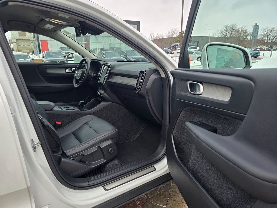 2025 Volvo XC40 CORE BRIGHT THEME-23