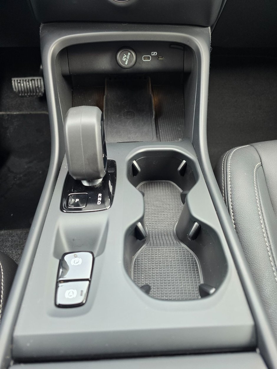 2025 Volvo XC40 CORE BRIGHT THEME-30