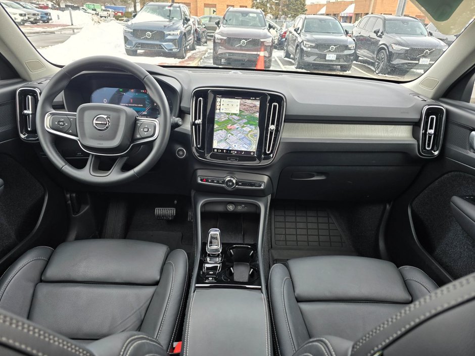 2025 Volvo XC40 PLUS BRIGHT THEME-4