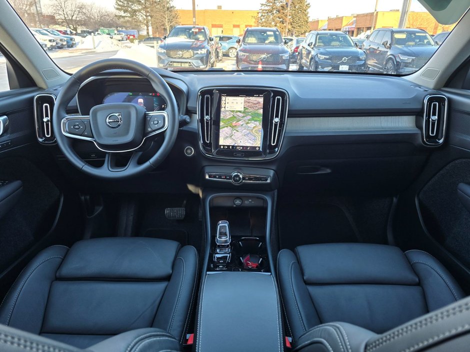 2025 Volvo XC40 PLUS BRIGHT THEME-4