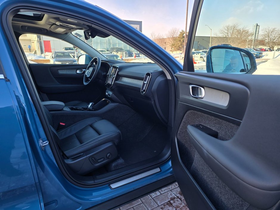 2025 Volvo XC40 PLUS BRIGHT THEME-22