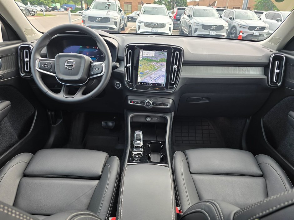 2025 Volvo XC40 PLUS DARK THEME-4