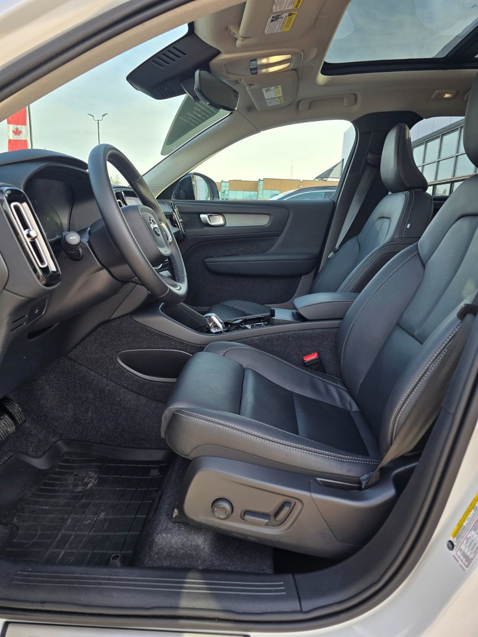 2025 Volvo XC40 PLUS DARK THEME-24