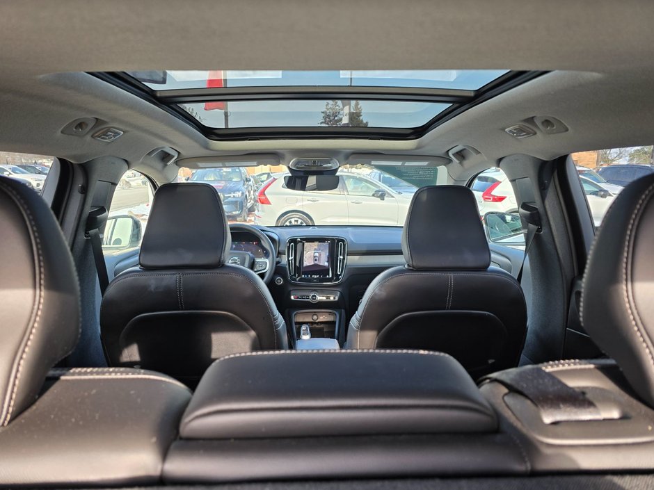 2025 Volvo XC40 PLUS DARK THEME-6