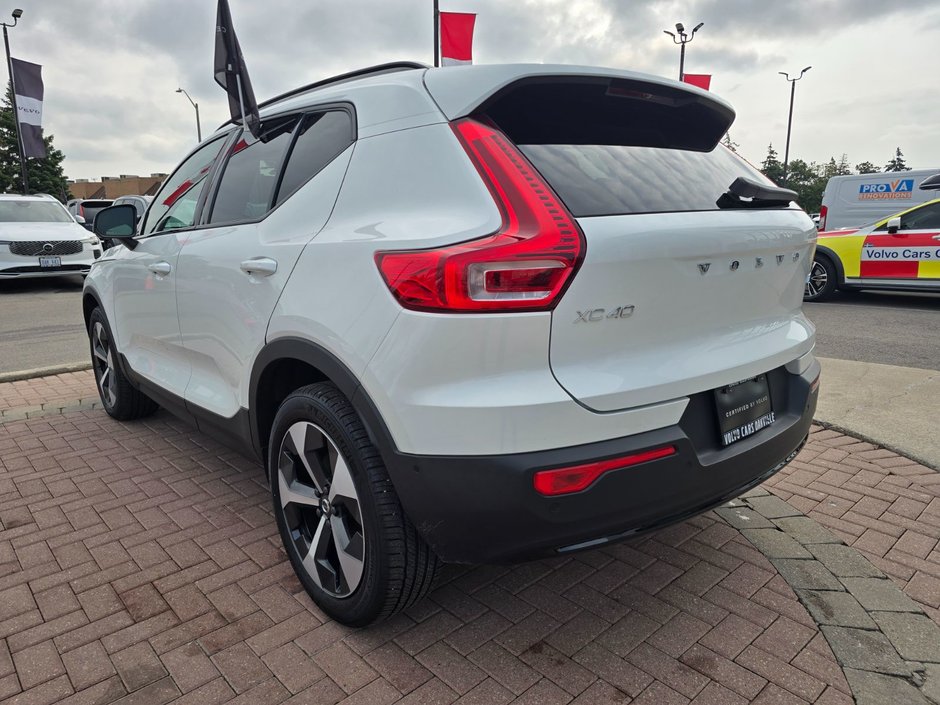 2025 Volvo XC40 PLUS DARK THEME-11