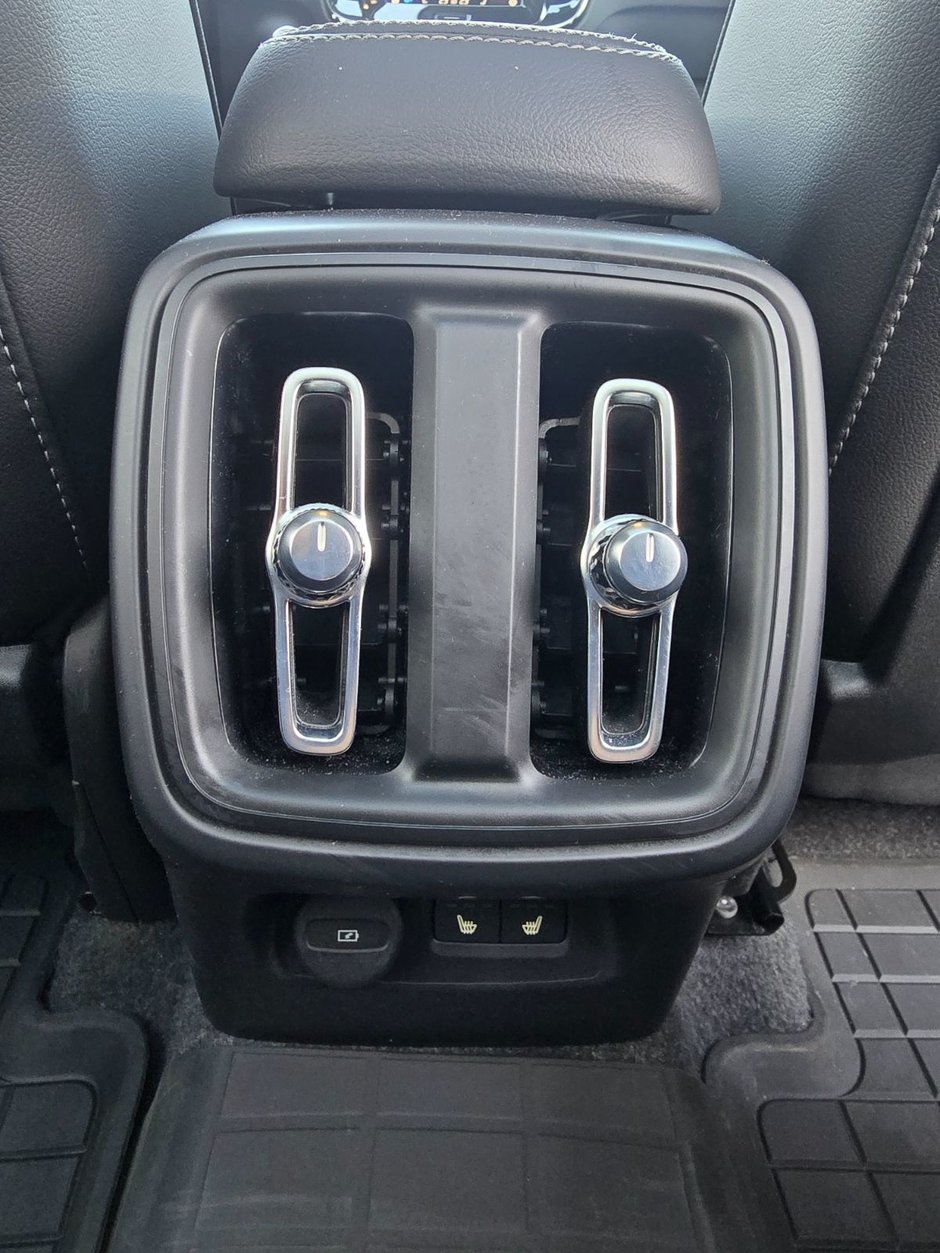 2025 Volvo XC40 PLUS DARK THEME-20