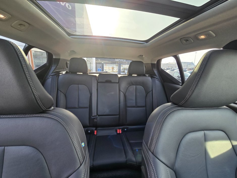 2025 Volvo XC40 PLUS DARK THEME-8