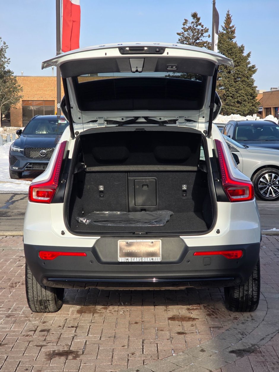 2025 Volvo XC40 PLUS DARK THEME-15