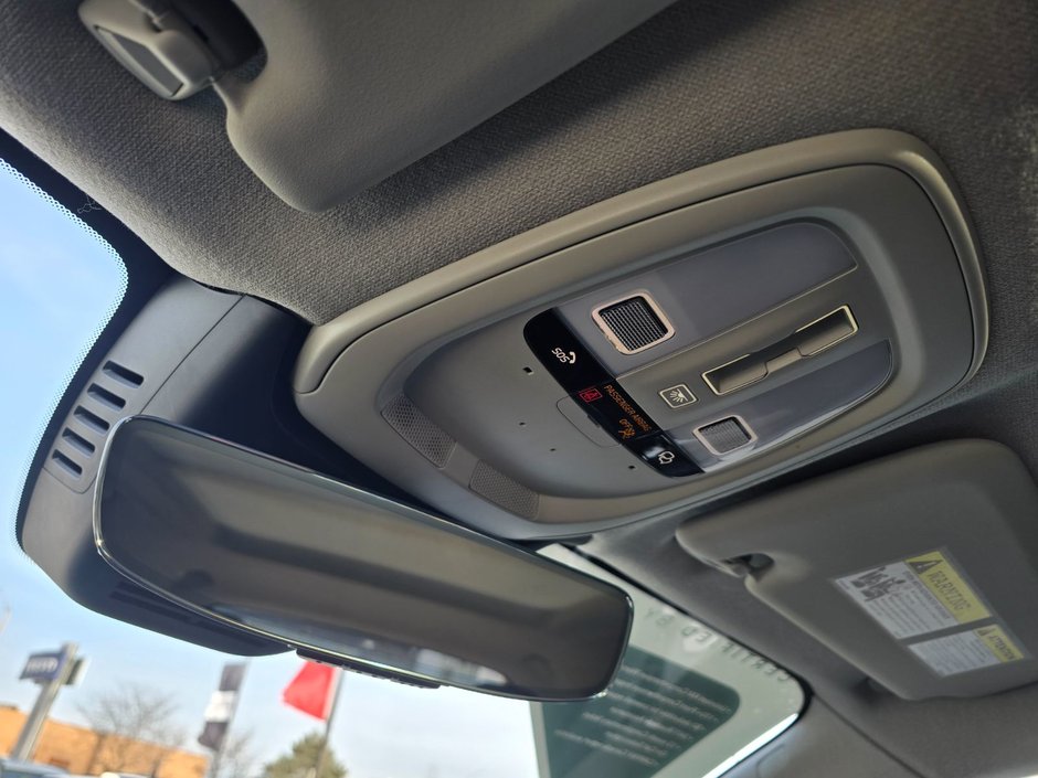 2025 Volvo XC40 PLUS DARK THEME-25