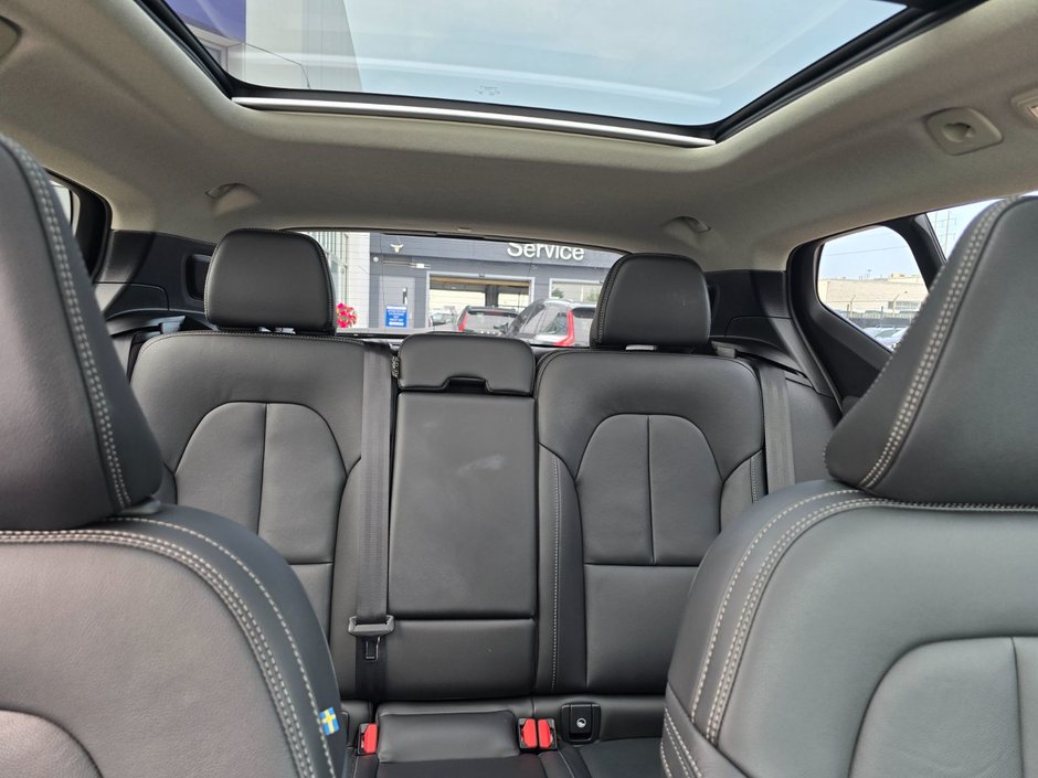 2025 Volvo XC40 PLUS DARK THEME-8