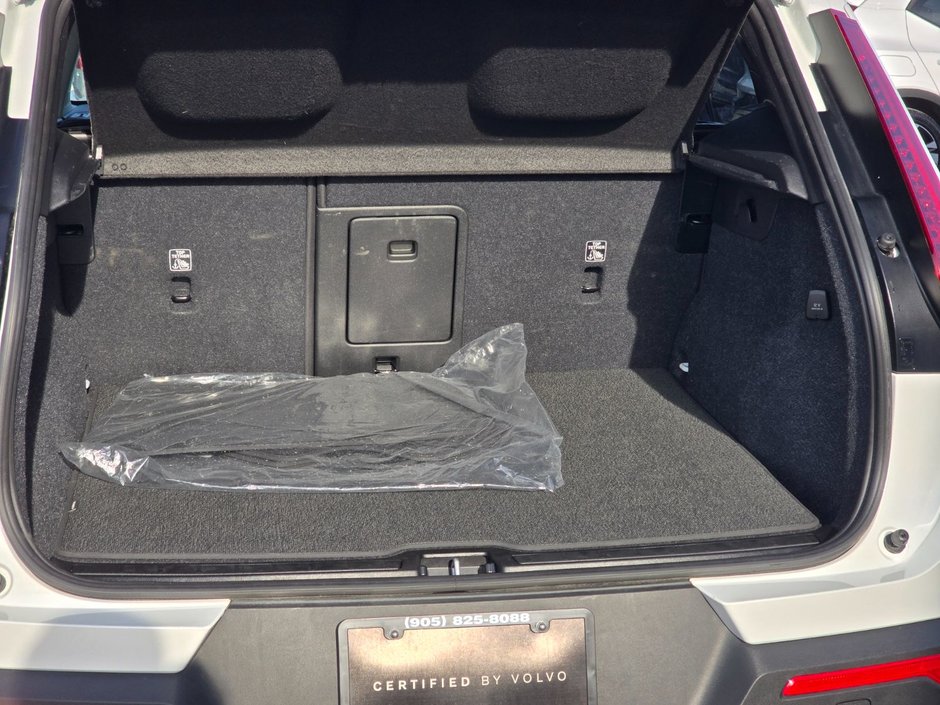 2025 Volvo XC40 PLUS DARK THEME-16