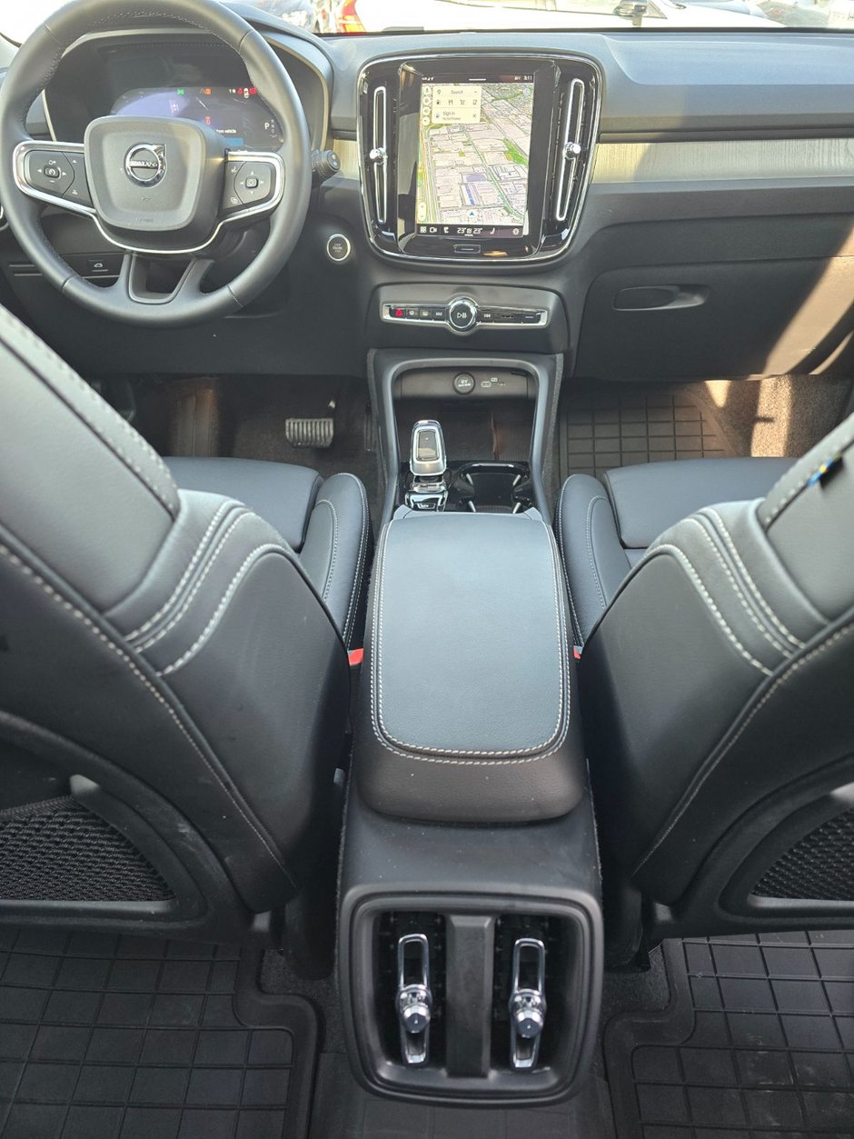 2025 Volvo XC40 PLUS DARK THEME-21