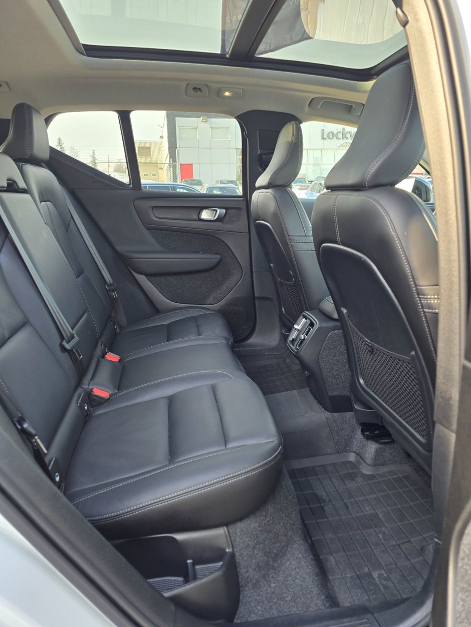 2025 Volvo XC40 PLUS DARK THEME-19