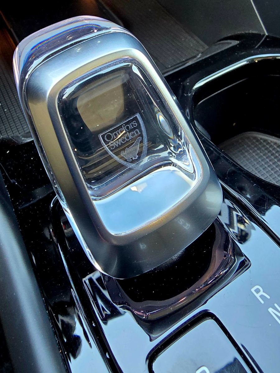 2025 Volvo XC40 PLUS DARK THEME-30