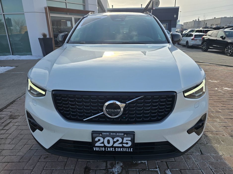 2025 Volvo XC40 PLUS DARK THEME-3