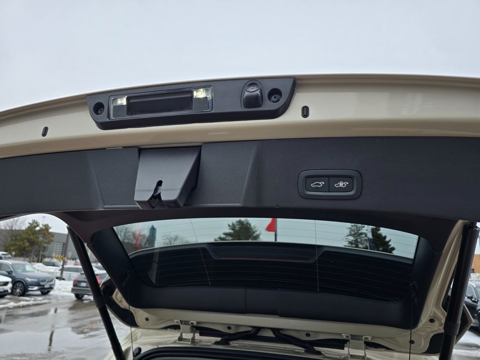 2025 Volvo XC40 PLUS DARK THEME-16