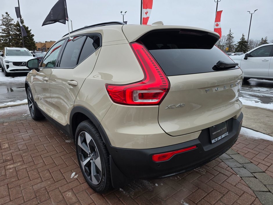 2025 Volvo XC40 PLUS DARK THEME-11