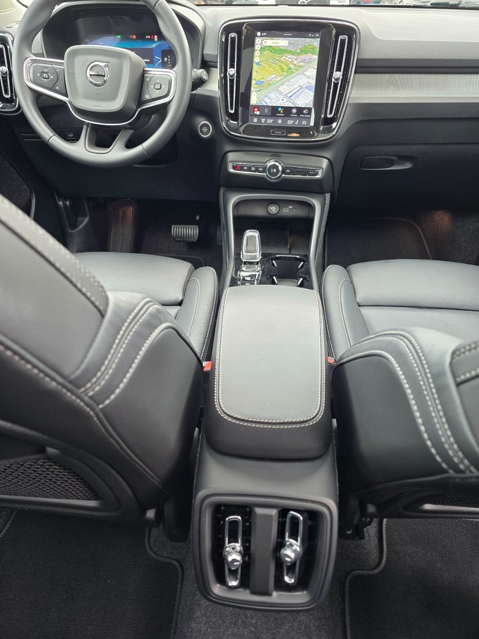 2025 Volvo XC40 PLUS DARK THEME-21