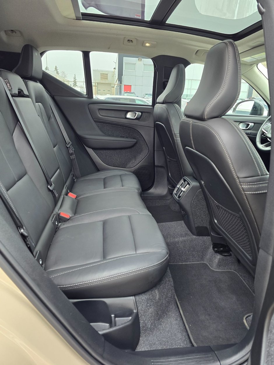 2025 Volvo XC40 PLUS DARK THEME-19