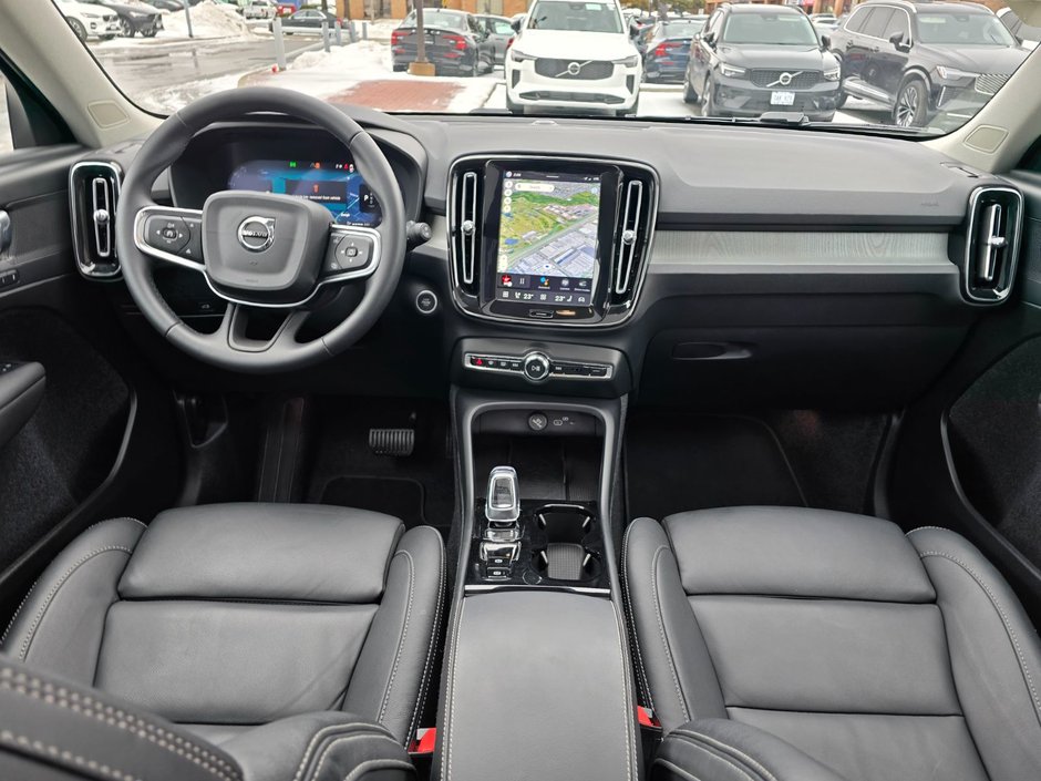2025 Volvo XC40 PLUS DARK THEME-4