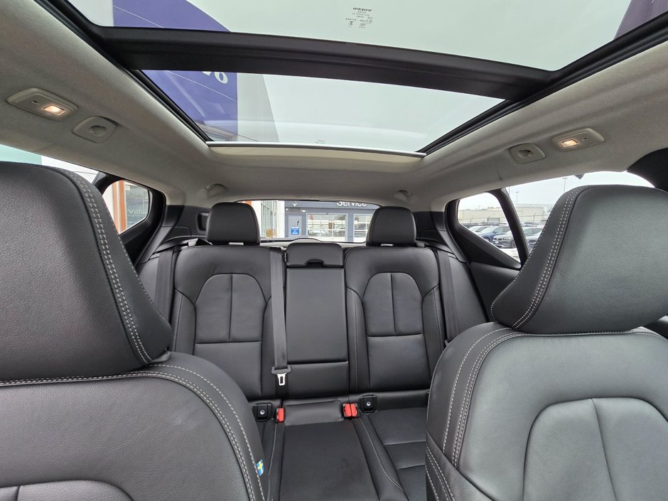 2025 Volvo XC40 PLUS DARK THEME-8