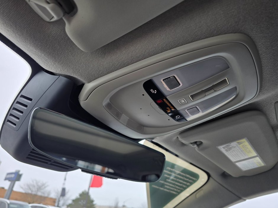 2025 Volvo XC40 PLUS DARK THEME-25