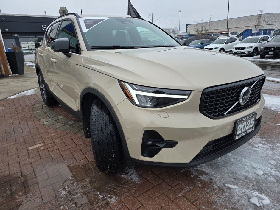 2025 Volvo XC40 PLUS DARK THEME-5