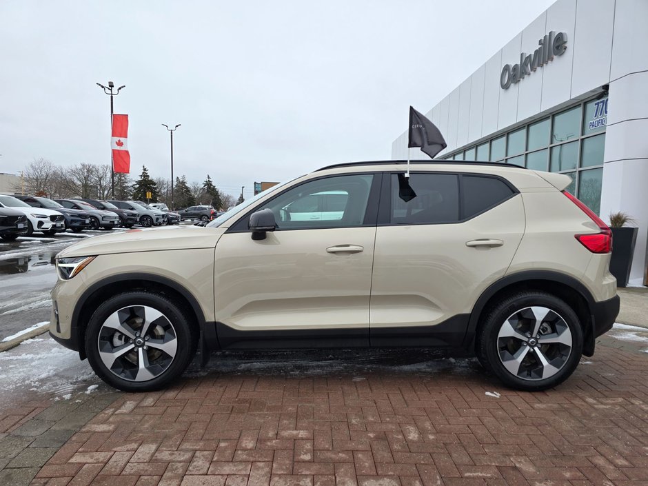 2025 Volvo XC40 PLUS DARK THEME-9