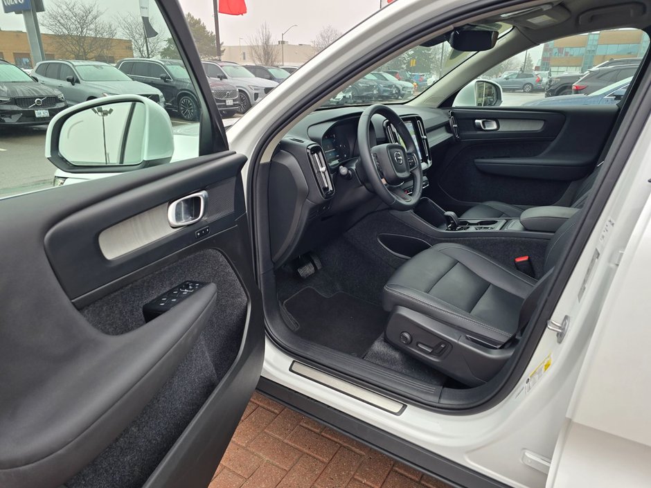 2025 Volvo XC40 CORE BRIGHT THEME-12