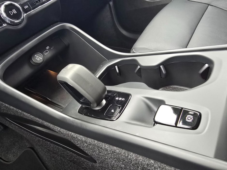 2025 Volvo XC40 CORE BRIGHT THEME-29
