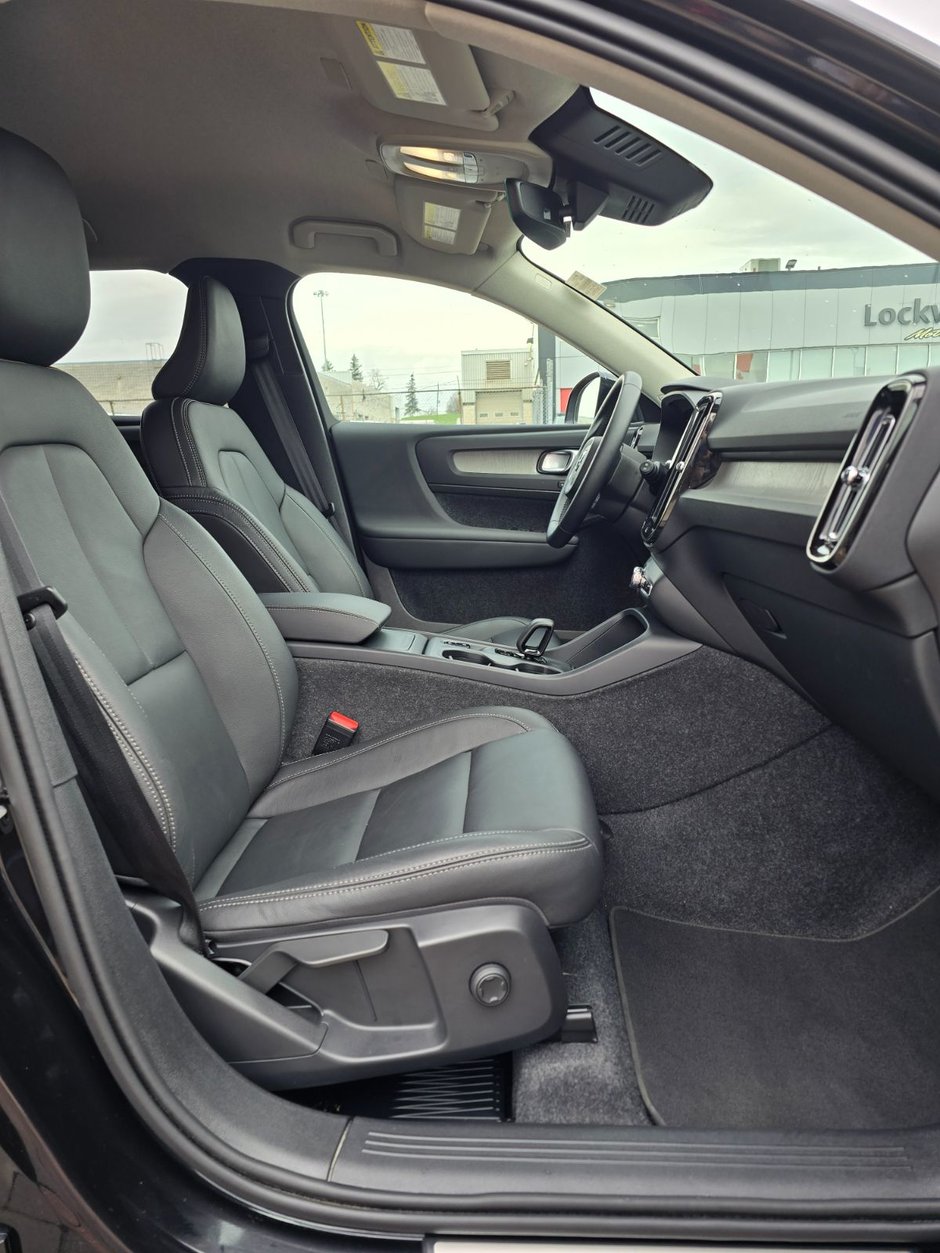 2025 Volvo XC40 CORE BRIGHT THEME-23